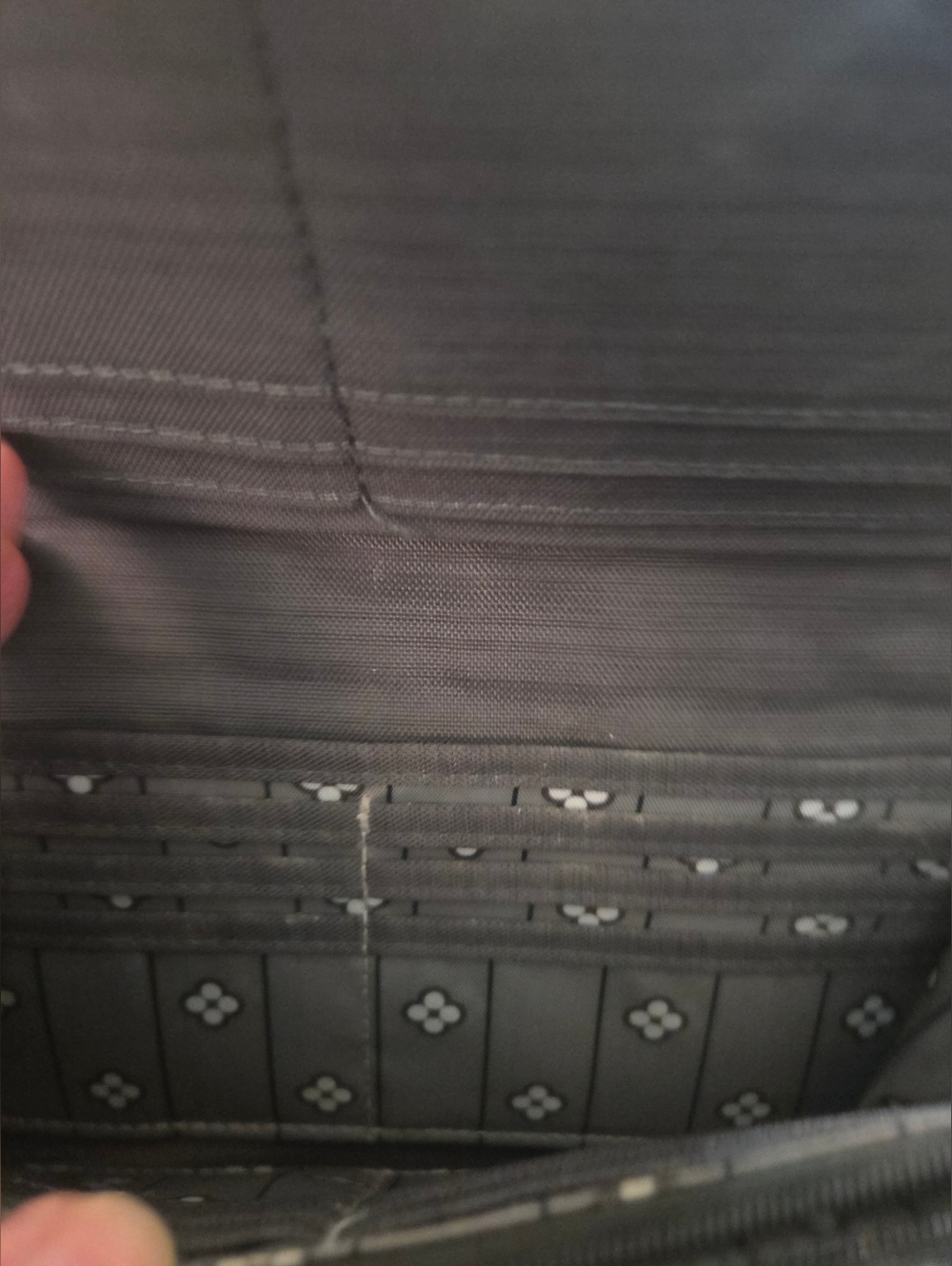 LUG Throttle Classic Quilted Wallet With Buckle Closure - Picture 11 of 16